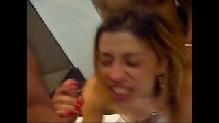 Žena, ki daje pro-poslovni, in vaš mož je gledal