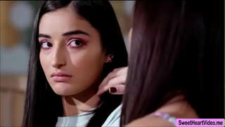 Alana Cruise und Emily Willis austauschen und Zunge zum Orgasmus