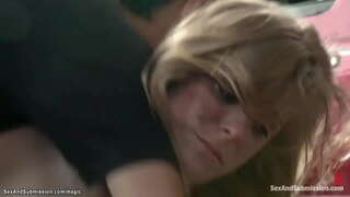 Сексуалдық аққұбалар Пенни Пакс навещает безумного механика Томми Пистоля, бірақ онымен танысып үлгермеген у психотерапевт, бірақ ол пересиливает оны трахает үлкен мүшесі бүкіл өзінің дүкен