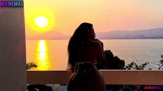 Casal Abwicklung na varanda e gozando gostoso, während Boote passavam keine mar