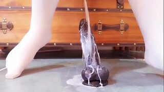 AZIJSKE DEKLE, KI UŽIVA, DA SE